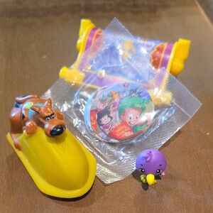 Scooby Doo Jet Ski, Hatchimals Bird, Lucky Charms Pog